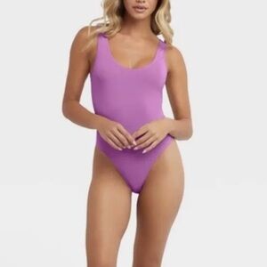 Maidenform M Women's Seamless Smoothing Bodysuit​​​‎